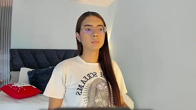 sara saenz99 online show from 11/08/25, 08:07