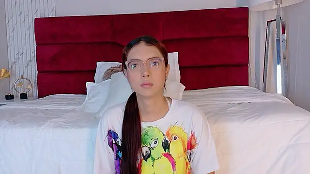 sara saenz99 online show from 12/02/25, 07:09