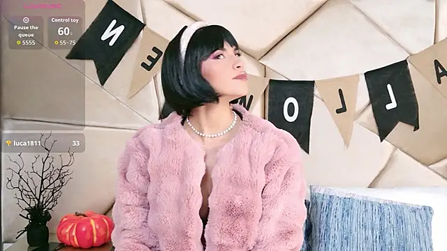 Camille Torres online show from 10/30/25, 01:56