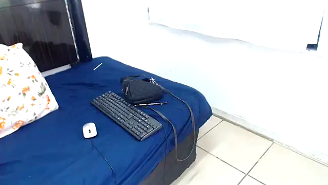 Snapshot of xlover35 chatting on 12/17/24, 01:38 xlover35 online show from 12/17/24, 01:38