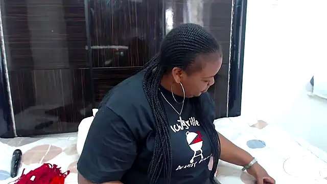 Snapshot of xlover35 chatting on 12/19/24, 06:45 xlover35 online show from 12/19/24, 06:45