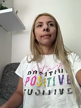 DollMagguie online show from 01/30/25, 08:42