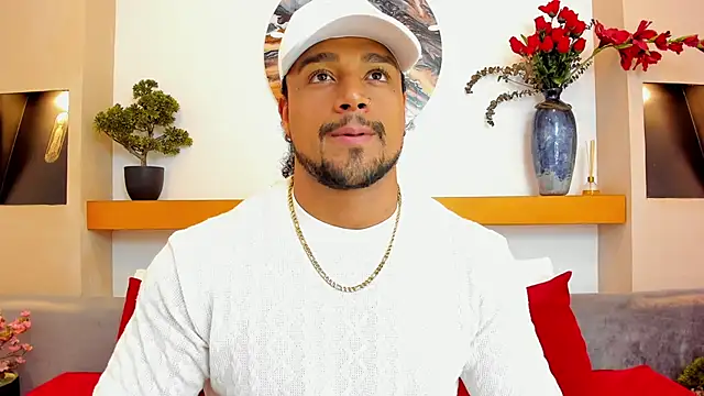 Snapshot of MikeEstevess chatting on 12/06/24, 05:31 MikeEstevess online show from 12/06/24, 05:31