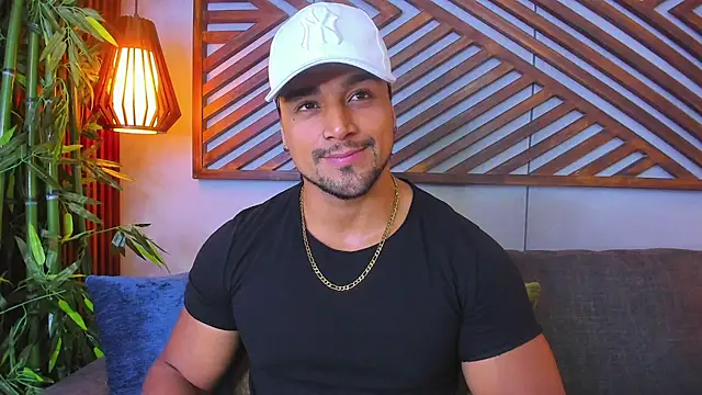 Snapshot of MikeEstevess chatting on 01/24/25, 03:43 MikeEstevess online show from 01/24/25, 03:43