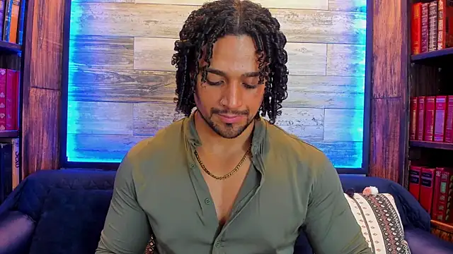 Snapshot of MikeEstevess chatting on 02/16/25, 02:31 MikeEstevess online show from 02/16/25, 02:31