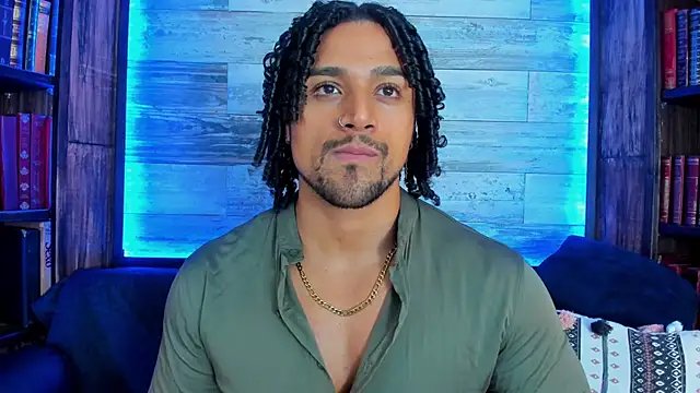 Snapshot of MikeEstevess chatting on 02/16/25, 08:43 MikeEstevess online show from 02/16/25, 08:43