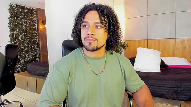 Snapshot of MikeEstevess chatting on 03/04/25, 07:30 MikeEstevess online show from 03/04/25, 07:30