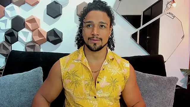 Snapshot of MikeEstevess chatting on 03/08/25, 12:30 MikeEstevess online show from 03/08/25, 12:30