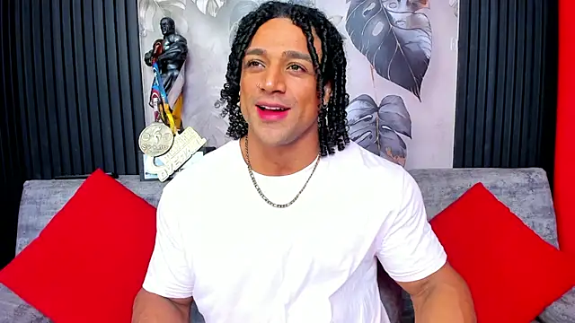 Snapshot of MikeEstevess chatting on 10/10/25, 07:18 MikeEstevess online show from 10/10/25, 07:18