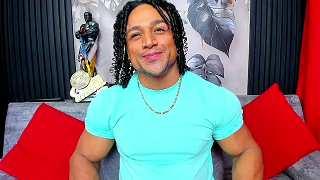 Snapshot of MikeEstevess chatting on 10/13/25, 02:11 MikeEstevess online show from 10/13/25, 02:11