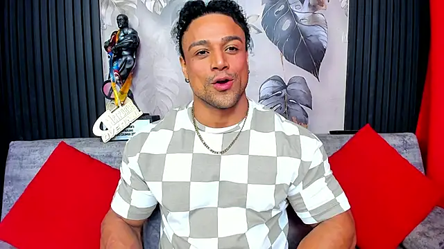 Snapshot of MikeEstevess chatting on 10/26/25, 09:26 MikeEstevess online show from 10/26/25, 09:26