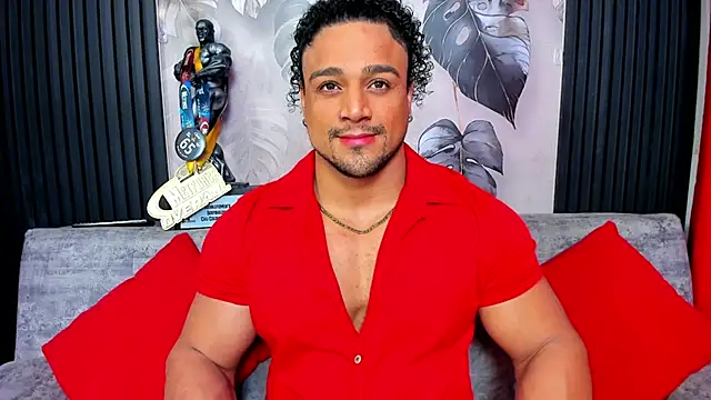 Snapshot of MikeEstevess chatting on 12/14/25, 05:24 MikeEstevess online show from 12/14/25, 05:24