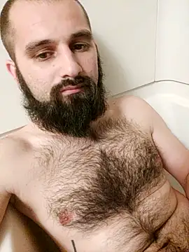 Snapshot of hungandnerdy420 chatting on 09/18/25, 05:42 hungandnerdy420 online show from 09/18/25, 05:42