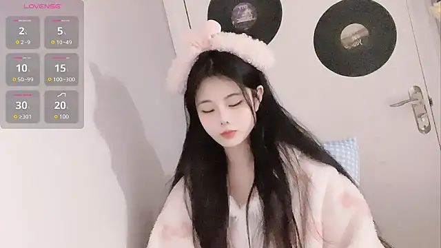 Qedgjwyz1 online show from 02/01/25, 01:51