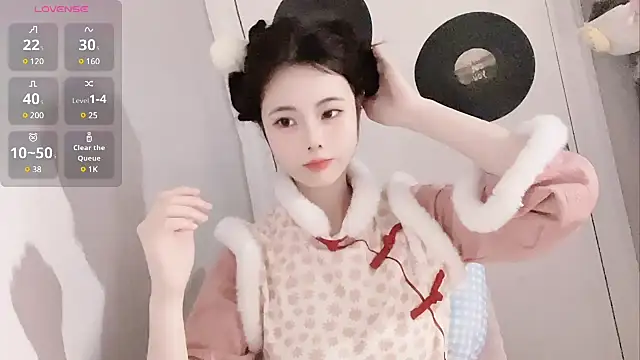 Qedgjwyz1 online show from 02/04/25, 12:29