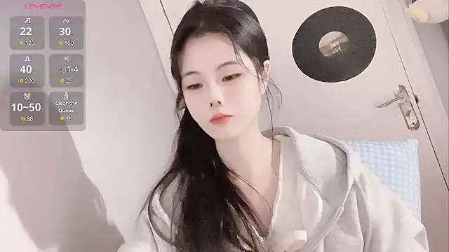 Qedgjwyz1 online show from 02/09/25, 12:39