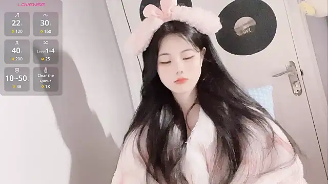 Qedgjwyz1 online show from 02/10/25, 12:30