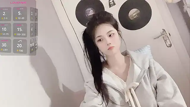 Qedgjwyz1 online show from 02/14/25, 12:47