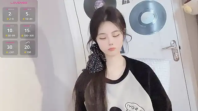 Qedgjwyz1 online show from 02/17/25, 03:58