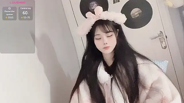 Qedgjwyz1 online show from 02/24/25, 03:33