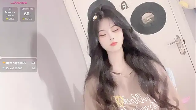 Qedgjwyz1 online show from 03/12/25, 12:31