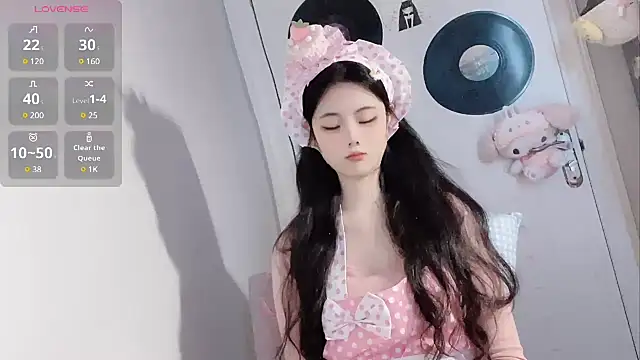 Qedgjwyz1 online show from 03/18/25, 03:31