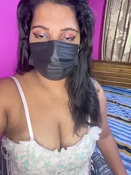 NOORA-GIRL online show from 10/21/25, 04:24