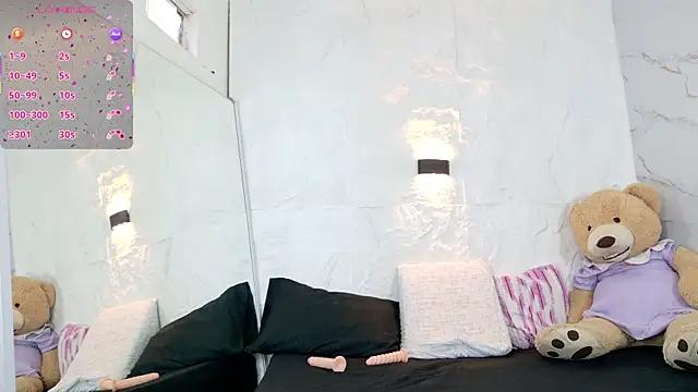 Snapshot of zorravioletta1 chatting on 12/17/25, 11:49 zorravioletta1 online show from 12/17/25, 11:49