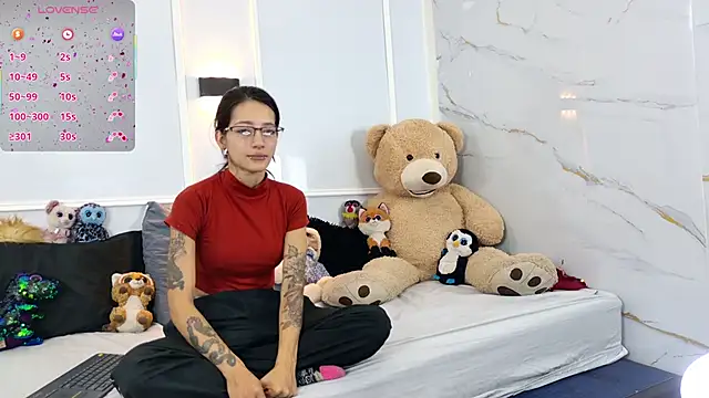 Snapshot of zorravioletta1 chatting on 02/12/26, 01:17 zorravioletta1 online show from 02/12/26, 01:17