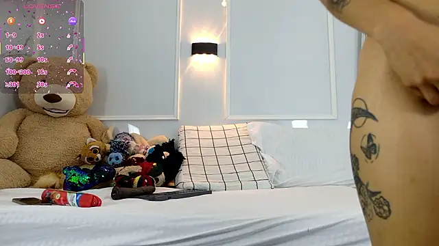 Snapshot of zorravioletta1 chatting on 02/20/26, 01:11 zorravioletta1 online show from 02/20/26, 01:11