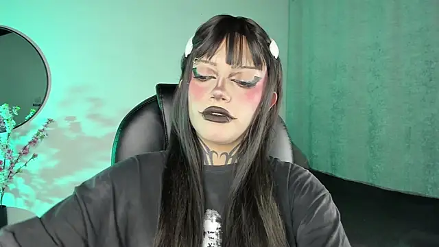 Snapshot of LilithMadness chatting on 09/26/25, 04:27 LilithMadness online show from 09/26/25, 04:27