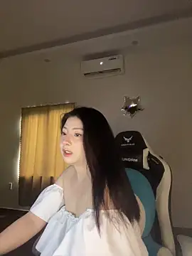 Snapshot of MiMi_0293 chatting on 05/22/26, 12:18 MiMi 0293 online show from 05/22/26, 12:18