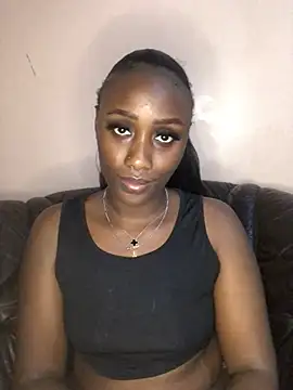 Snapshot of Lola_kims chatting on 01/21/25, 10:19 Lola kims online show from 01/21/25, 10:19