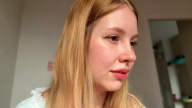 HoneyAudrey online show from 04/25/26, 02:03