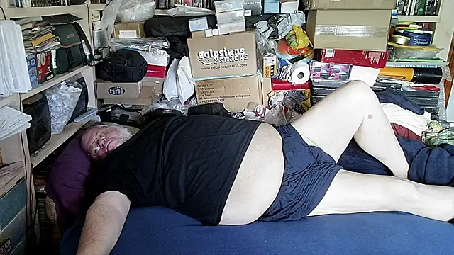 hadeszeuss2 online show from 04/18/26, 01:48