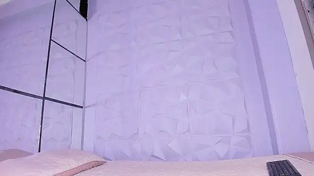  LittleLia online show from 11/19/25, 01:55