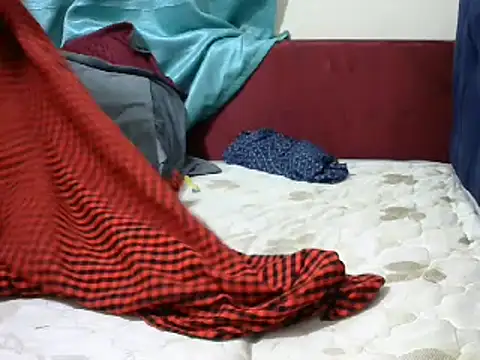 Snapshot of Creamy_dolly chatting on 12/08/24, 02:28 Creamy dolly online show from 12/08/24, 02:28