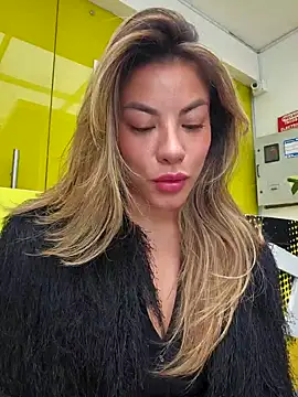 Karen San Miguel online show from 10/24/25, 07:43