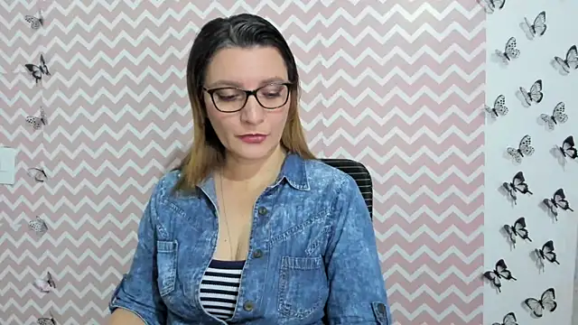 Amie Adams82  online show from 02/07/25, 04:35