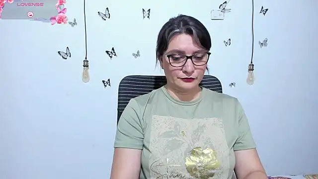 Amie Adams82  online show from 04/25/26, 02:47