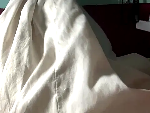 Snapshot of misu09 chatting on 12/16/25, 07:46 misu09 online show from 12/16/25, 07:46