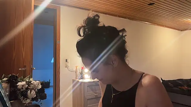 Snapshot of JeSuisUnTapin chatting on 12/19/25, 03:08 JeSuisUnTapin online show from 12/19/25, 03:08