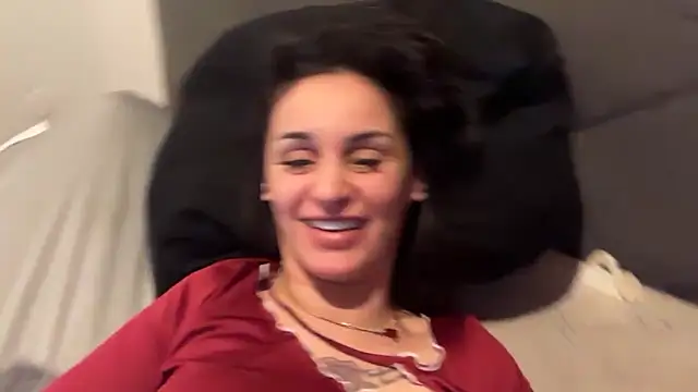 Snapshot of JeSuisUnTapin chatting on 12/21/25, 07:54 JeSuisUnTapin online show from 12/21/25, 07:54