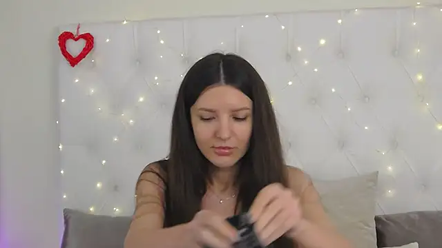 --Daniella- online show from 11/18/25, 08:52