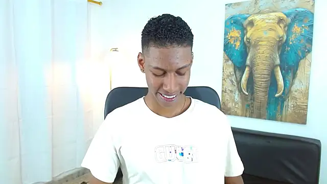 maiki18  online show from 11/11/25, 08:53