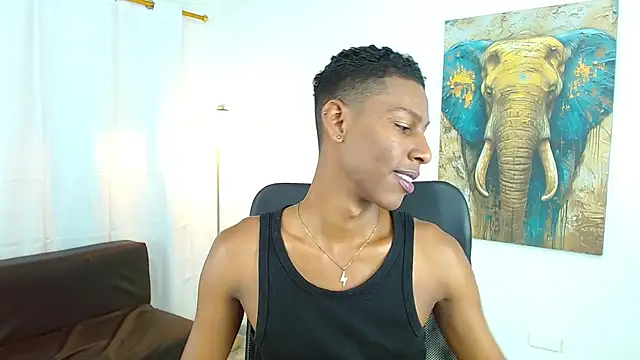 maiki18  online show from 11/25/25, 08:42