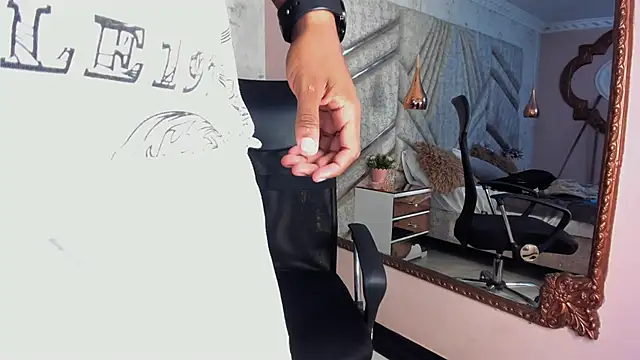 Snapshot of JamesParck chatting on 01/19/25, 06:43 JamesParck online show from 01/19/25, 06:43