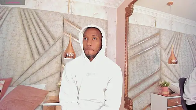 Snapshot of JamesParck chatting on 03/07/25, 12:01 JamesParck online show from 03/07/25, 12:01