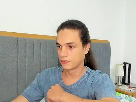 uglycoyote18 online show from 10/26/25, 10:04