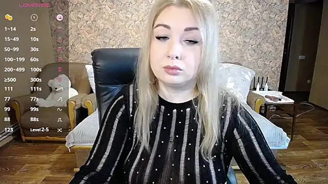 Snapshot of Your_oxygen chatting on 11/14/25, 06:17 Your oxygen online show from 11/14/25, 06:17